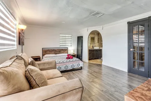 Group Hub w/ Game Room! 4 Mi to Hard Rock Stadium - Country Houses
