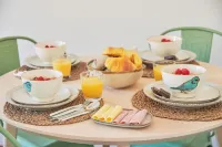 Central & Sunny 2Br Apt Near Beach, by TimeCooler