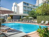 Ibis Cavaillon Luberon - piscina
