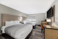 Red Lion Inn & Suites Kansas City - Pool