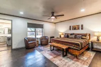 Texas Retreat on Ocean Drive Sleeps 19 with Hot Tub & Game Room - Spa