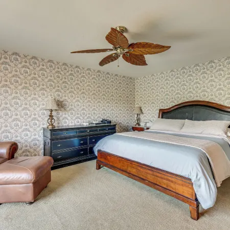 25-acre Hideaway in Oakhurst: Pet Friendly!