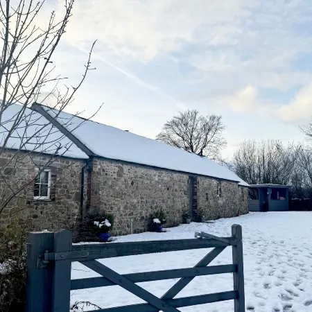 The Dairy - Luxury Cottage, Hot Tub and Summer House, Countryside Views, Pet Friendly