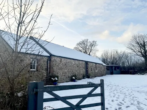 The Dairy - Luxury Cottage, Hot Tub and Summer House, Countryside Views, Pet Friendly