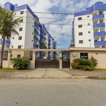 Apto com Piscina e Vaga a 750m da Praia da Enseada