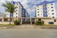 Apto com Piscina e Vaga a 750m da Praia da Enseada - Apartments