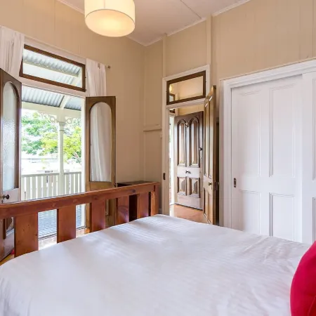 Spacious 4 Bedroom House - Walk to Southbank