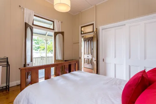 Spacious 4 Bedroom House - Walk to Southbank - Bintang 2