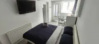 Bright & Stylish Studio Flat - Homestays