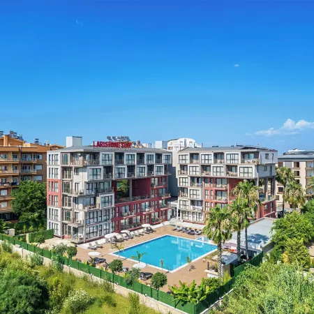Laristone Suite Spa Hotel Отели рядом с достопримечательностью «Пляж Кадрие»