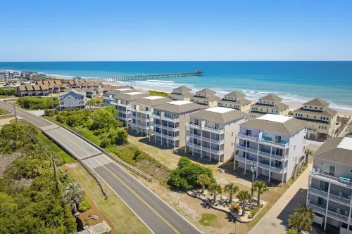 Luxurious Oceanside w/pool, elevator, 6 BR, steps from the sand and surf - Beach