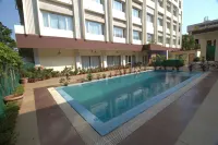 Ira by Orchid Bhubaneswar - Kolam Renang