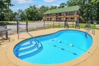 Trailhead Lodge - Homestays
