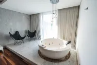 Be Playa Hotel Boutique & Rooftop Bar - バスタブ