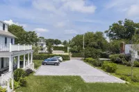 Entire House:14 Guests, 7 BRs, 10 Beds, 5 Full Baths, Outdoor Shower, Beach Gear - 3-Star