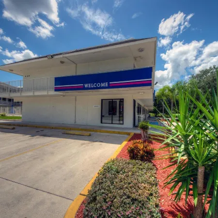 Motel 6 Bradenton, FL