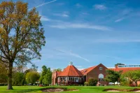 Delta Hotels Tudor Park Country Club - parking