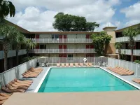 Red Carpet Inn Airport Fort Lauderdale - Pools