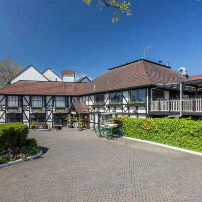The Surrey Hotel Hotels near Mt Albert Station