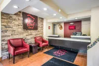 Red Roof Inn Caryville - parking