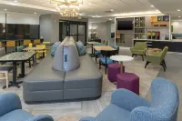 Home2 Suites by Hilton Indianapolis Airport - Airport Shuttle