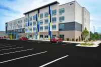 Tru by Hilton Grand Rapids Airport - parking