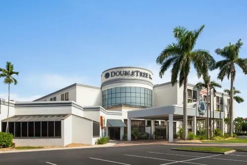 Doubletree by Hilton Fort Myers at Bell Tower Shops - piscine