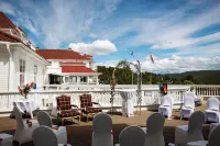 Dr. Holms Hotel - parking