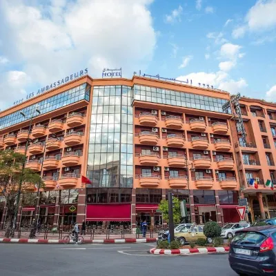 Hôtel les Ambassadeurs Hoteles cerca de Centro histórico