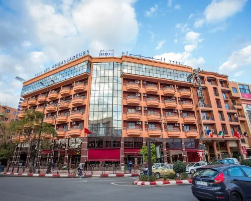 Hôtel les Ambassadeurs Hoteles cerca de Centro histórico