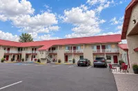 Econo Lodge - parking