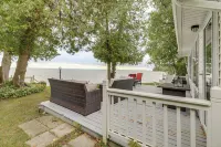 Lake Huron Haven: Private Shoreline, Deck & Views! - 2-Star