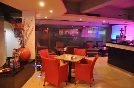 favehotel MEX Tunjungan Surabaya Отели рядом с достопримечательностью «Universitas Airlangga - Campus B»