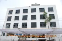 Hotel Neem Tree Hyderabad Airport Отели в г. 