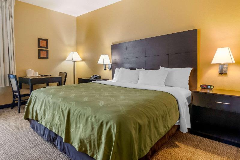 Quality Inn & Suites Lenexa Kansas City