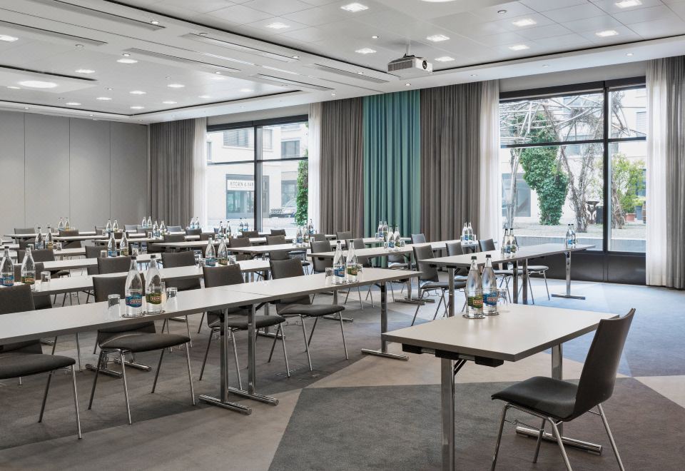 3. 코트야드 바이 ..