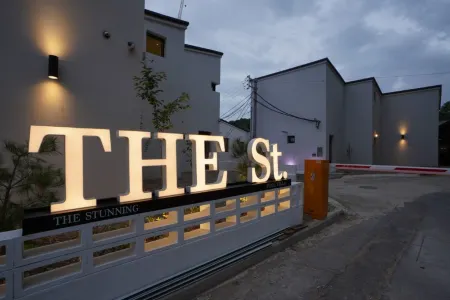 Andong the Stunning Pool Villa Отели в г. Андон