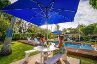 The Black Pearl Beachside Apartments Hotel a Takitumu District