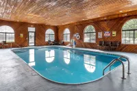 Comfort Inn & Suites Napoleon - piscina
