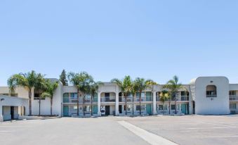 Travelodge by Wyndham Los Banos CA