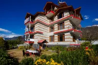 Cottage Woodland Retreat Hotels near Tushita Homestay