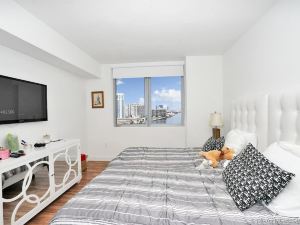 Incredible Bay View 3 Bed Private Floor Apt 1101 BW Resort Miami FL