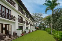 AKAR Hotels & Resort Lampung Hotel dekat Vihara Kartika Sapta