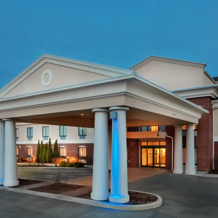 Holiday Inn Express & Suites ROCHESTER-VICTOR by IHG