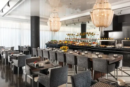 Leonardo Boutique Hotel Tel Aviv Отели рядом с достопримечательностью «Image of a Murderer»