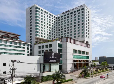 Grand Richmond Stylish Convention Hotel Отели рядом с достопримечательностью «Bang Kwang Central Prison»