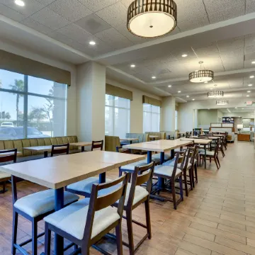 Drury Inn & Suites Orlando Near Universal Orlando Resort Отели рядом с достопримечательностью «Юниверсал Студиос Флорида»