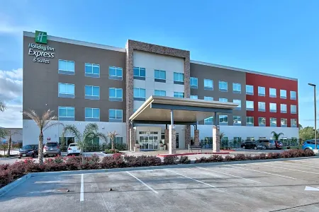 Holiday Inn Express & Suites Houston East - Beltway 8