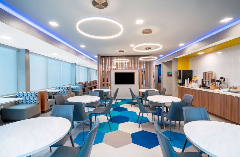 Microtel Inn & Suites by Wyndham Hot Springs photo 2