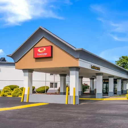 Econo Lodge Inn & Suites